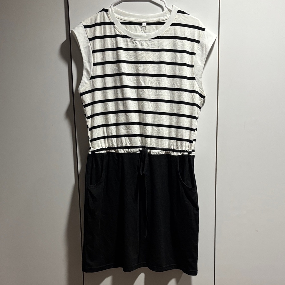 NWT Medium ETCYYNEW Striped Mini‎ Dress Black and White